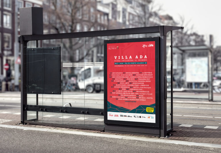 Poster alla fermata del bus realizzato per l'evento "Villa Ada Roma incontra il mondo - estate 2017"